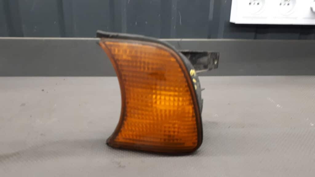 155243 kierunkowskaz lewy BMW 5 E34 KOMBI