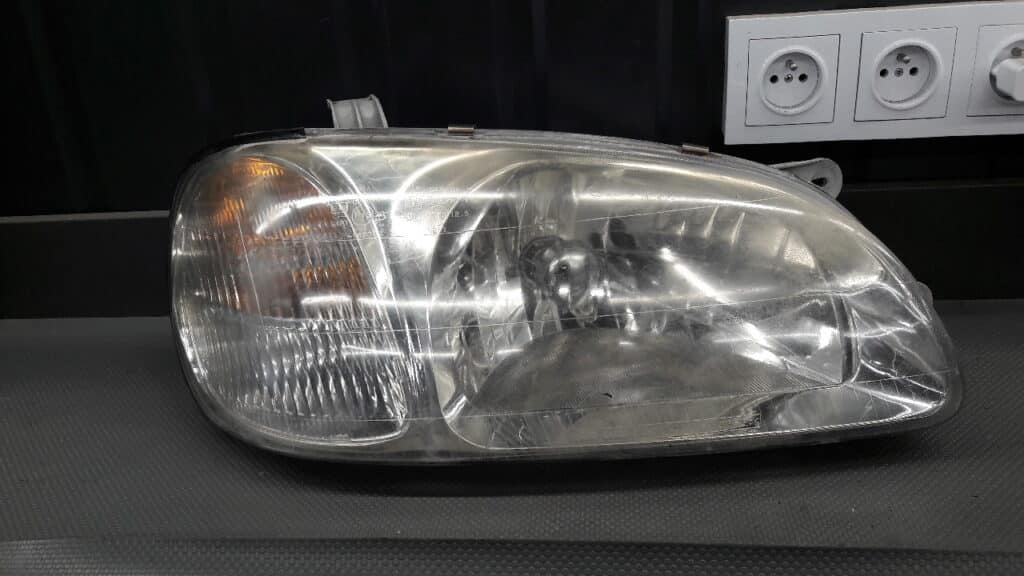 Reflektor prawy Kia Carnival 9-01r