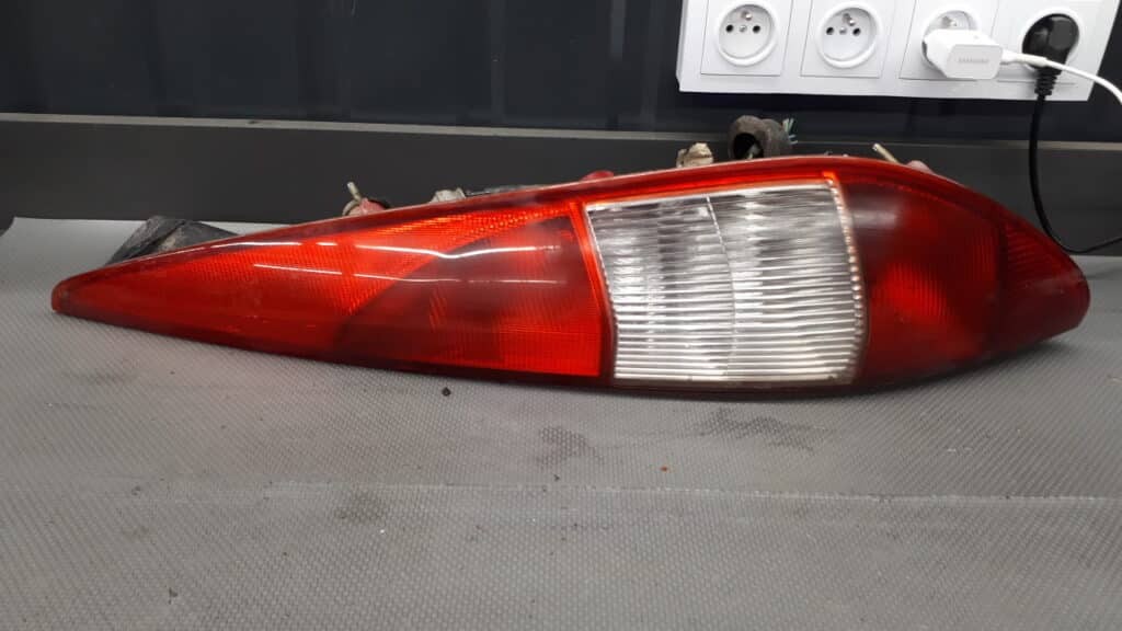 Lampa prawy tyl Mondeo MK3 KOMBI 03R