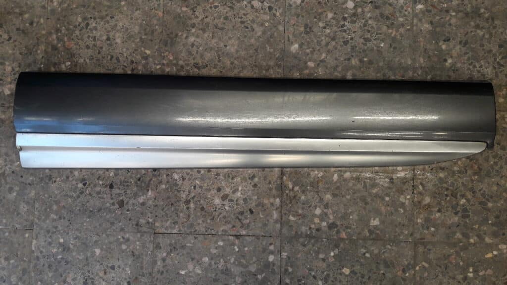 4M0853959B Listwa drzwi lewy przód AUDI Q7 CZARNA