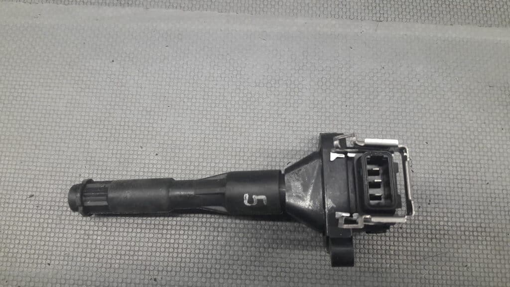 0040100302 cewka zaplonowa BMW E39 2.0