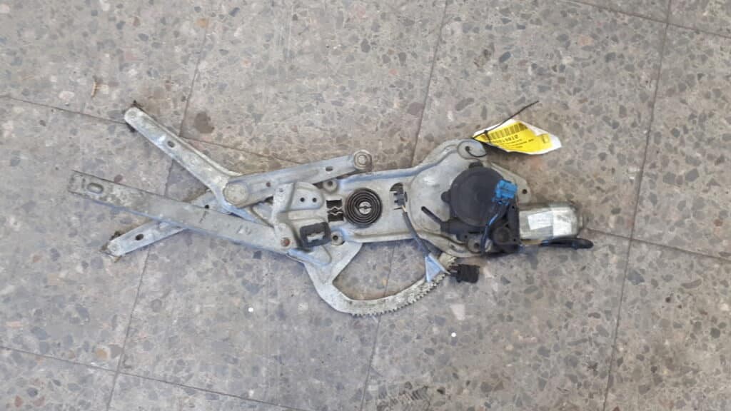 0130821255 mechanizm szyby przód lewy BMW 5