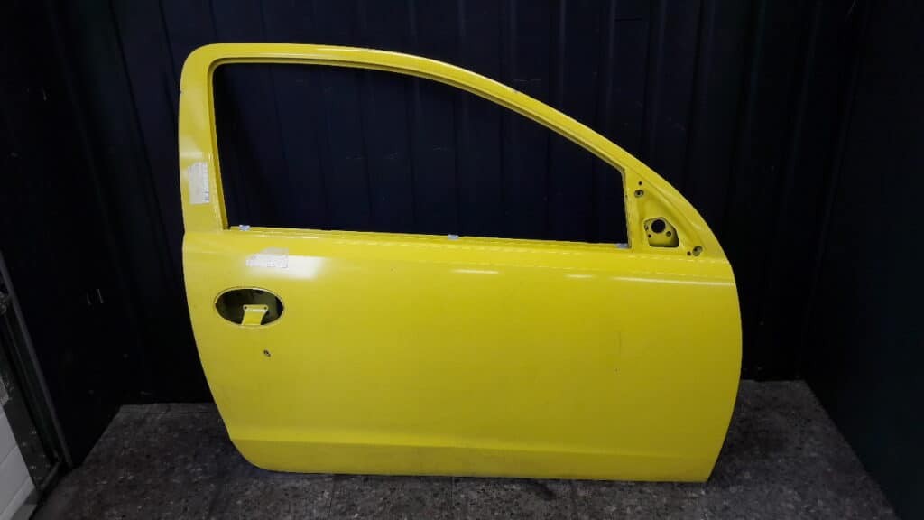 drzwi prawy przod opel Corsa C 3D zolte