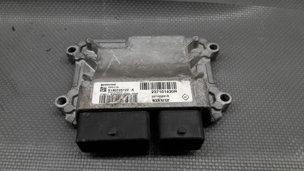 S180105122A Sterownik Silnika Dacia Sandero 1,6