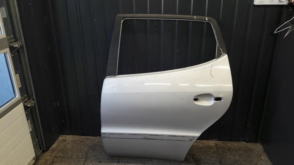 drzwi lewy tyl Mercedes W168 long