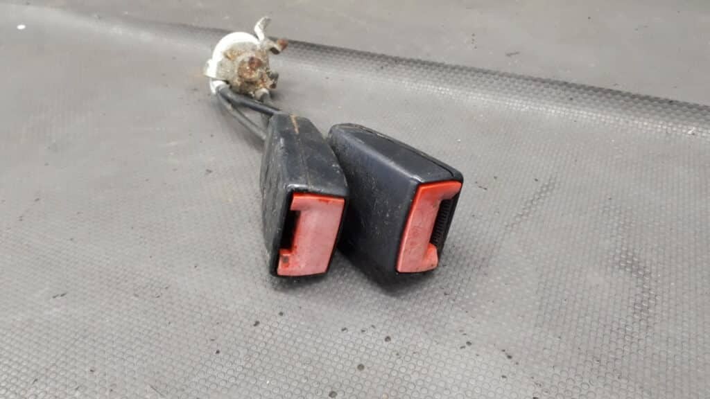 2028609269 Zapinko Pasa Tyl MERCEDES W202
