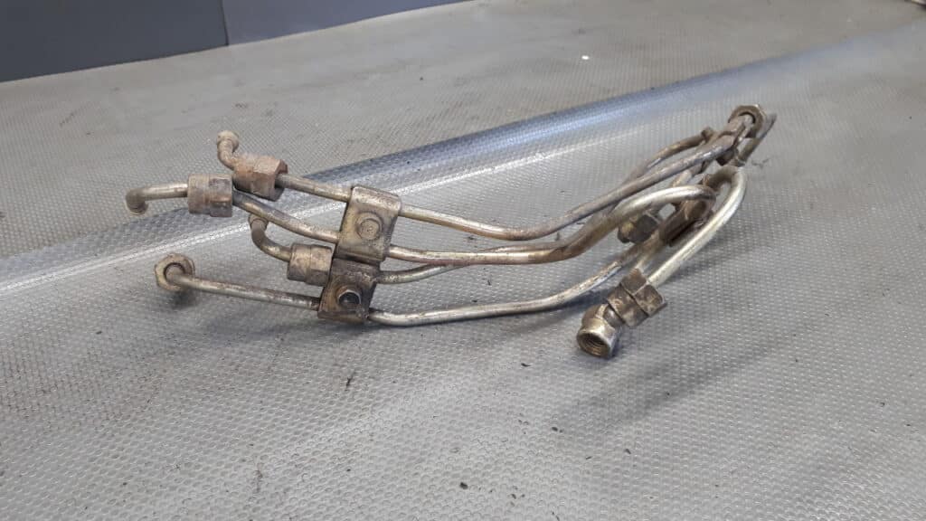 Przewody pompy wtryskowej L400