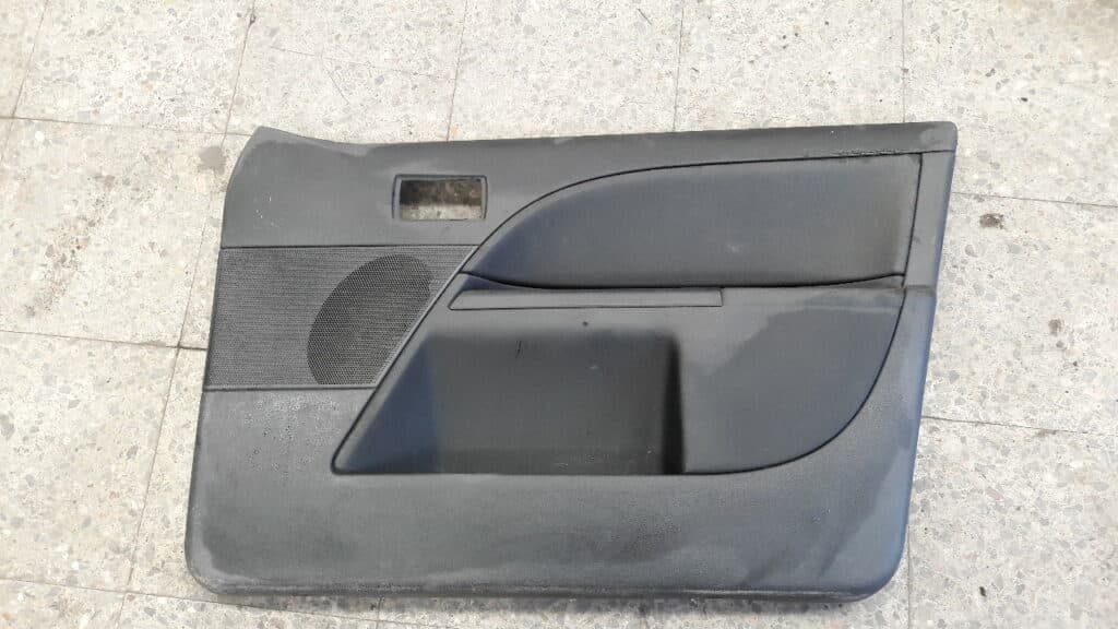 2S71-F23942-FA Boczek drzwi prawy przód Ford Mondeo MK3