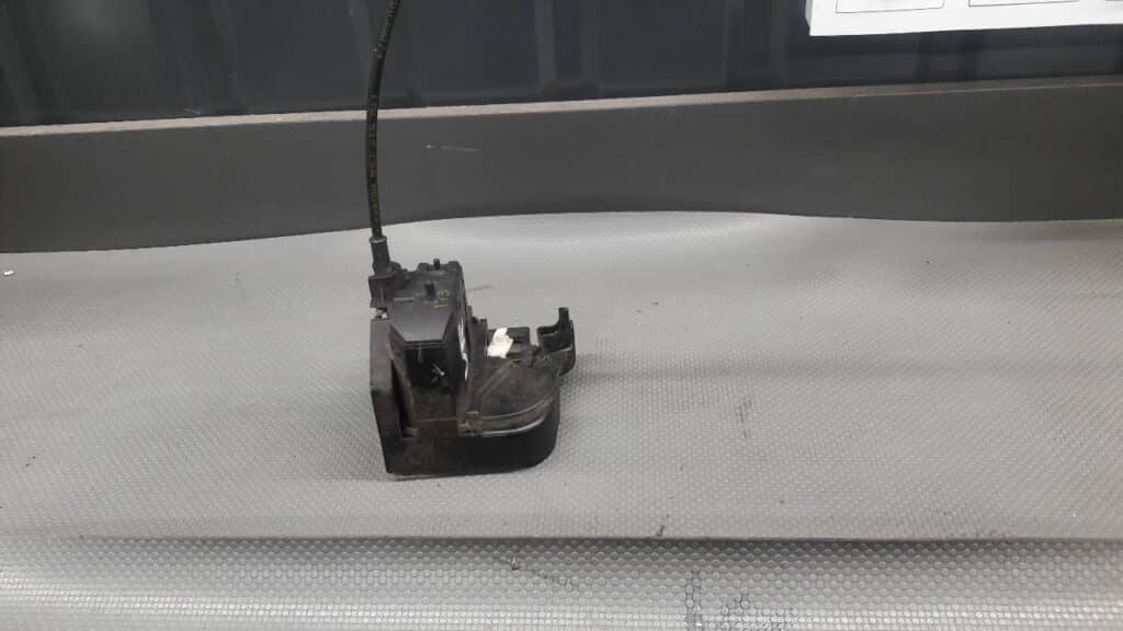Zamek drzwi prawy przód Renault Scenic 5D 2PIN
