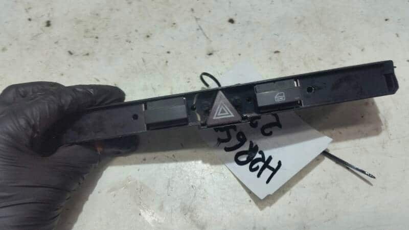 03758075 Włącznik świateł awaryjnych Opel Astra H