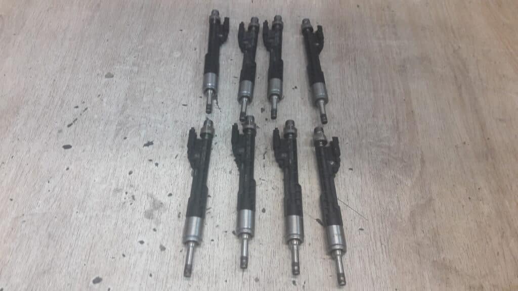 7599876 0261500136 Wtryskiwacz BMW  F01 F10