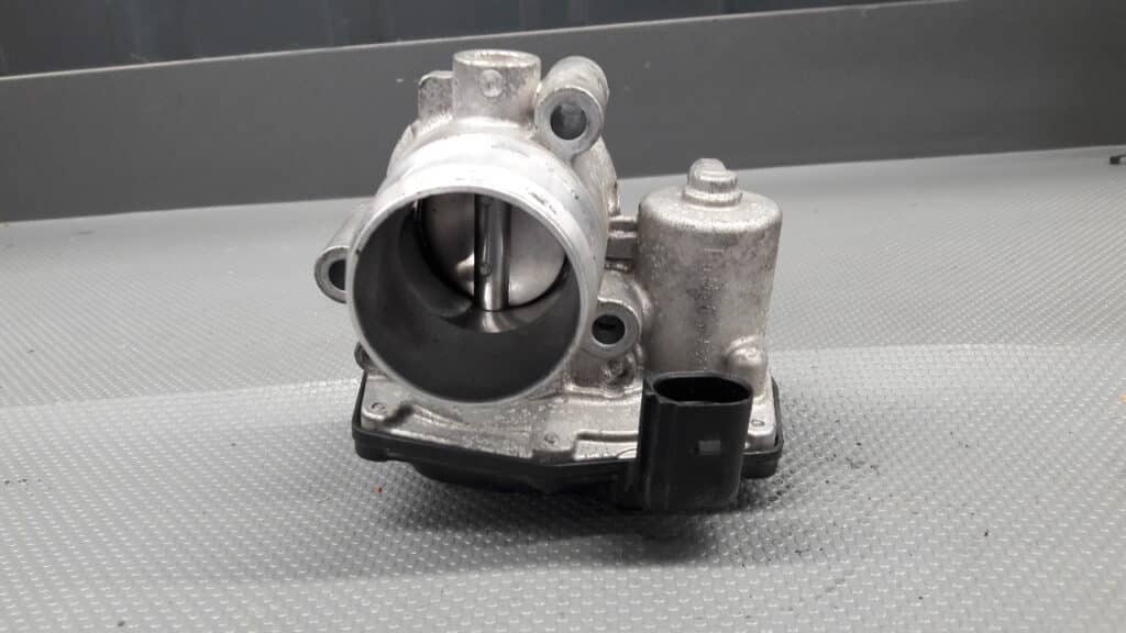 50989011 Przepustnica Ford Fiesta MK8 1,0