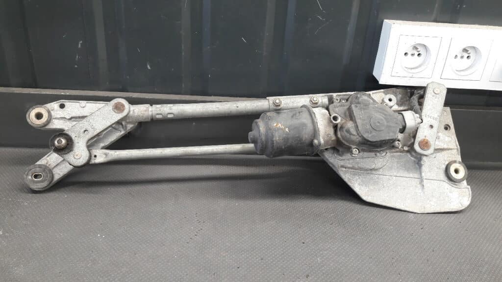 nissan xtrail t30 mechanizm wycieraczek przód
