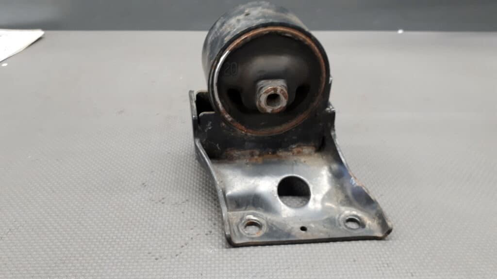 lapa poduszka Nissan Primera P12 1.8 04r 85KW