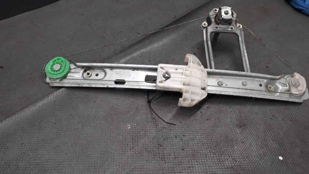 XS41A27000AN mechanizm szyby prawy tył  Focus MK1