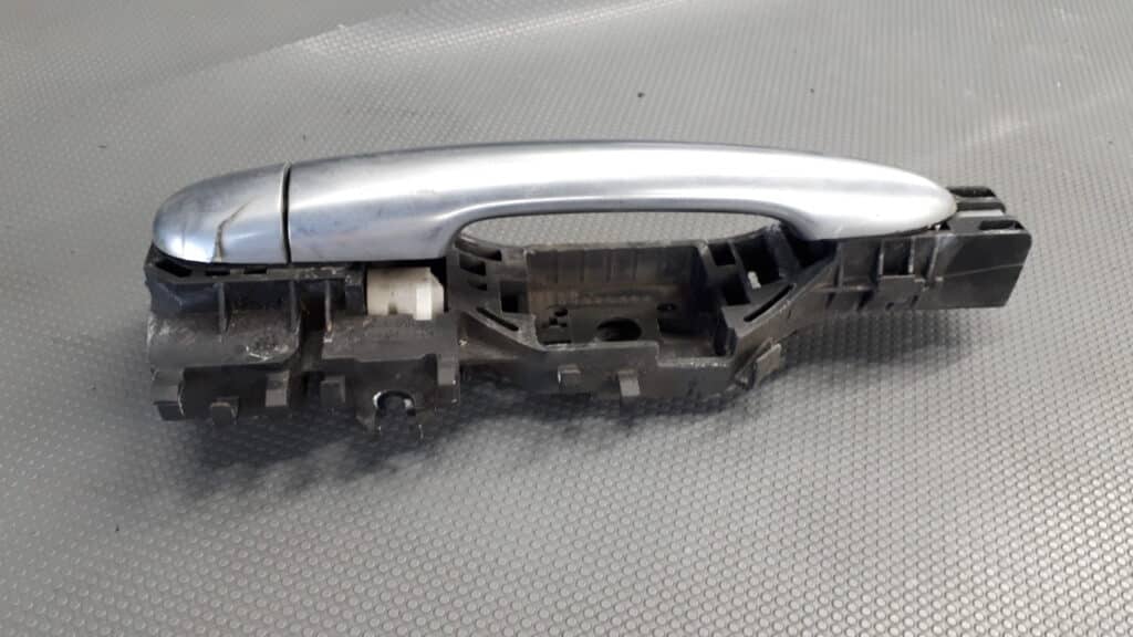 8200028464 Klamka lewy tyl Renault Megane II SREBRNY