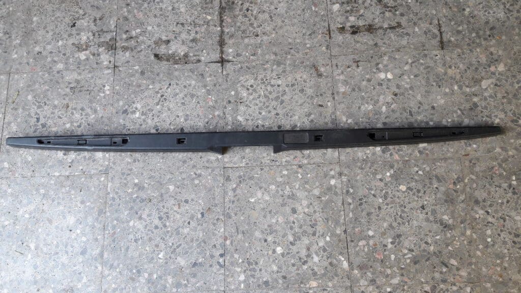 7132206 listwa tył klapy bagażnika BMW E53 X5
