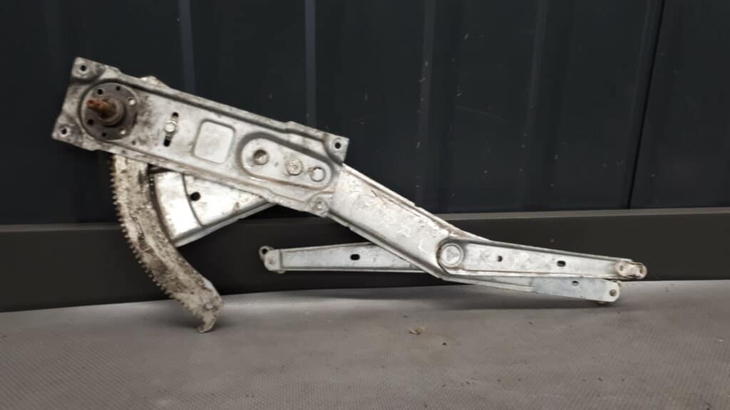 90360536r Mechanizm Szyby prawy przod ASTRA F I 4D