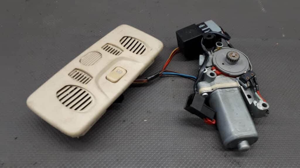156020254 silniczek panel szyberdachu Alfa Romeo 166 98-02