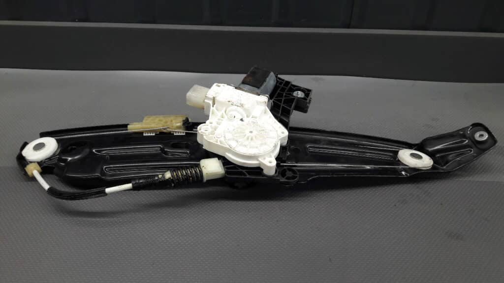 7182121 mechanizm szyby lewy tyl BMW F11