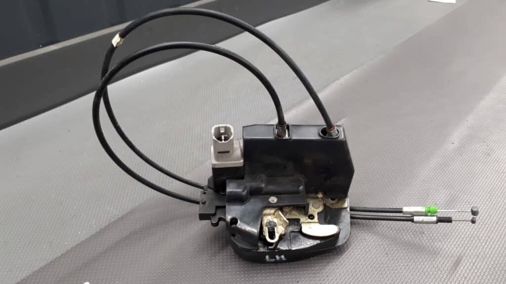 152800-7270 Zamek drzwi lewy tył Lexus GS 300 4PIN