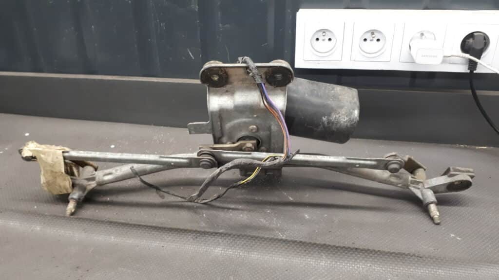 0390241136 Mechanizm Wycieraczek Przod FORD KA I