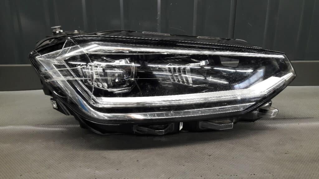 517941082A Reflektor prawy przód VW SPORTSVAN LIFT