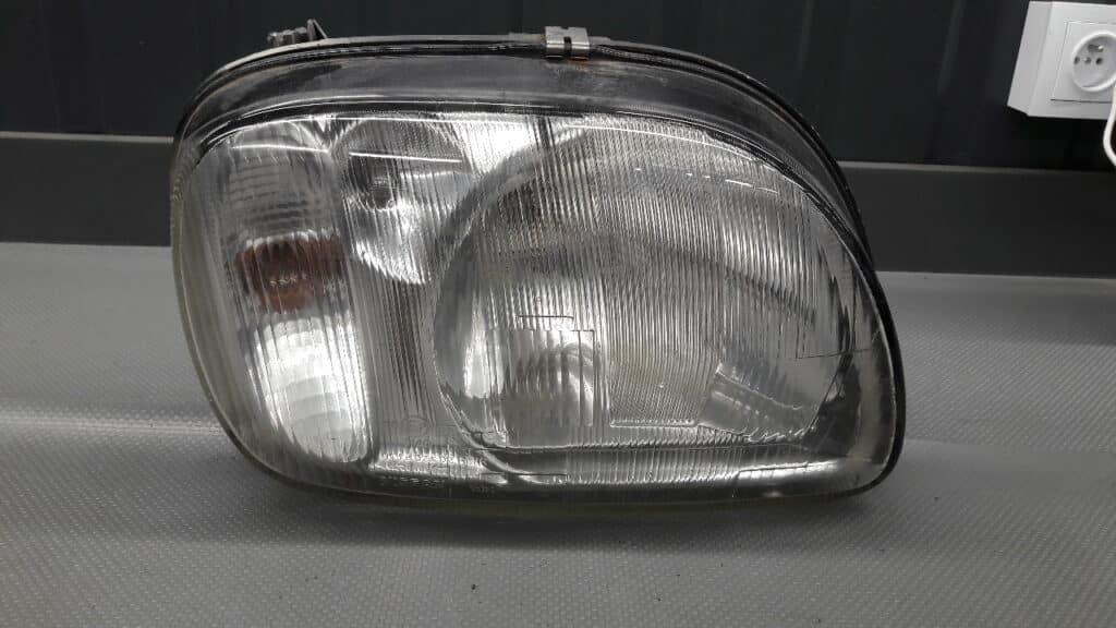Reflektor prawy Nissan Micra k11 lift