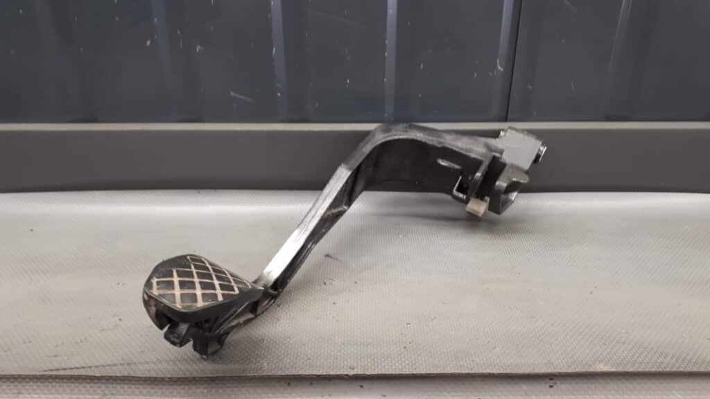 8D1721316A Pedal sprzegla Audi A4 B5