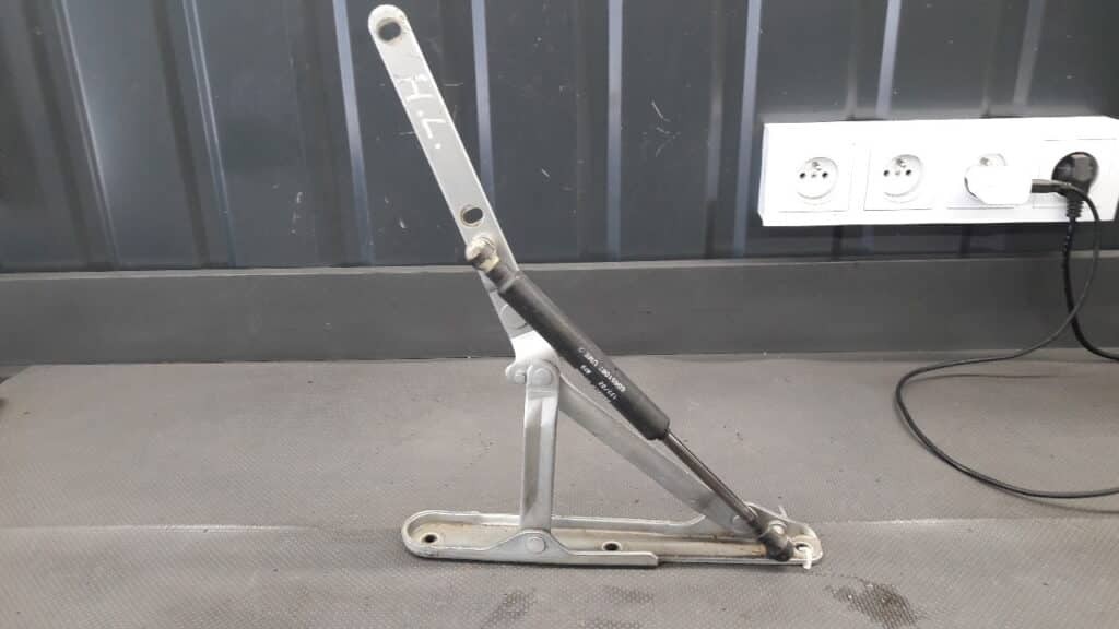 60651067 Siłownik klapy Alfa Romeo 156