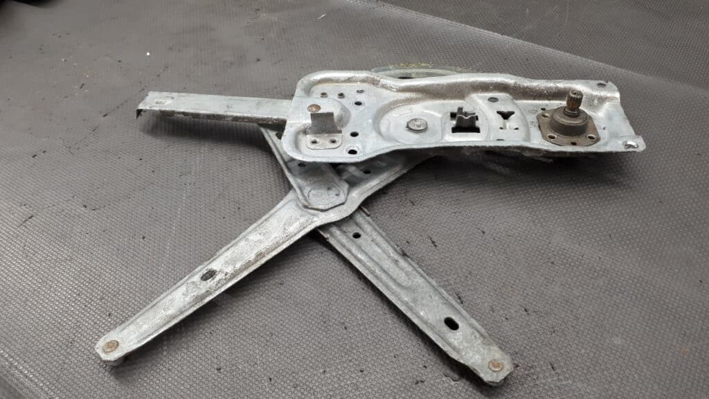 5134-1944 mechanizm szyby prawy tyl bmw e34