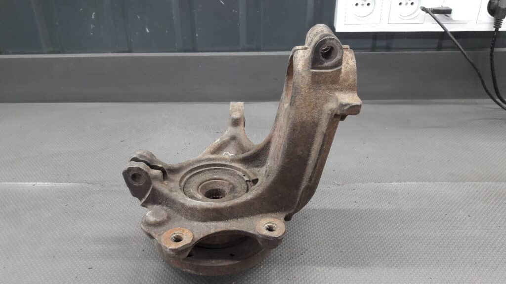 Zwrotnica lewy przód Citroen C2 21 zęby 1,4