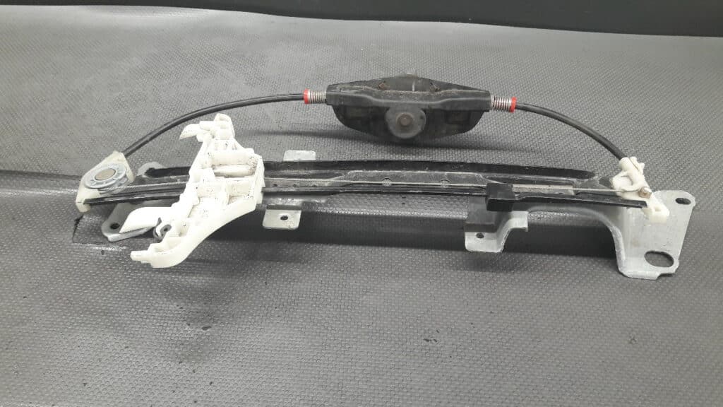 mechanizm szyby prawy przod ford fiesta MK6 5D