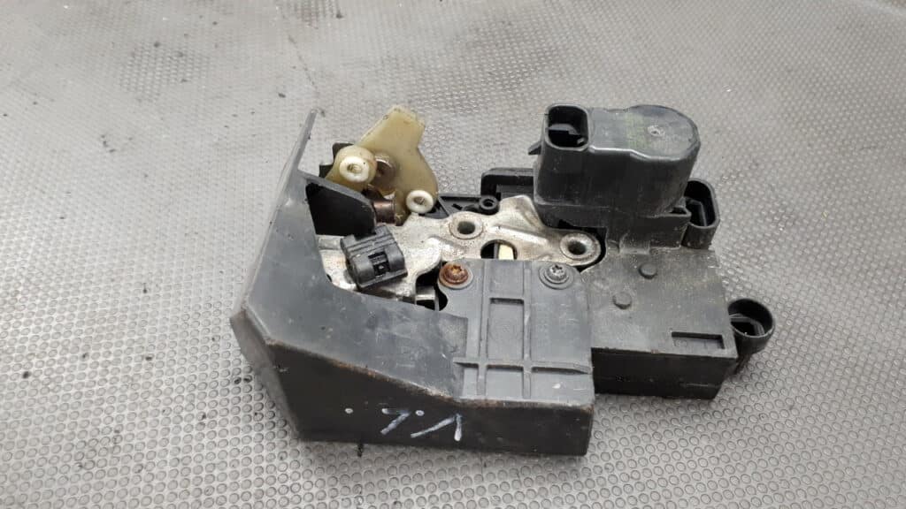 16828896 zamek drzwi lewy przod alfa romeo 156