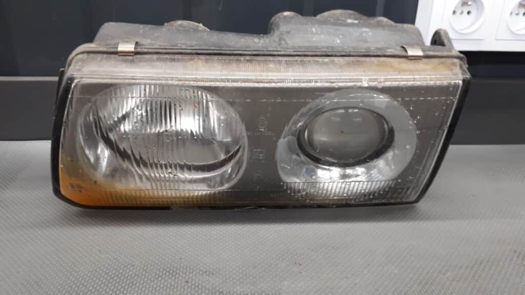 100-37619 reflektor prawy Mitsubishi Delica L300