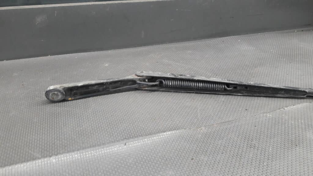 XS4117527AB Wycieraczki ford focus mk1 ramie przód lewe