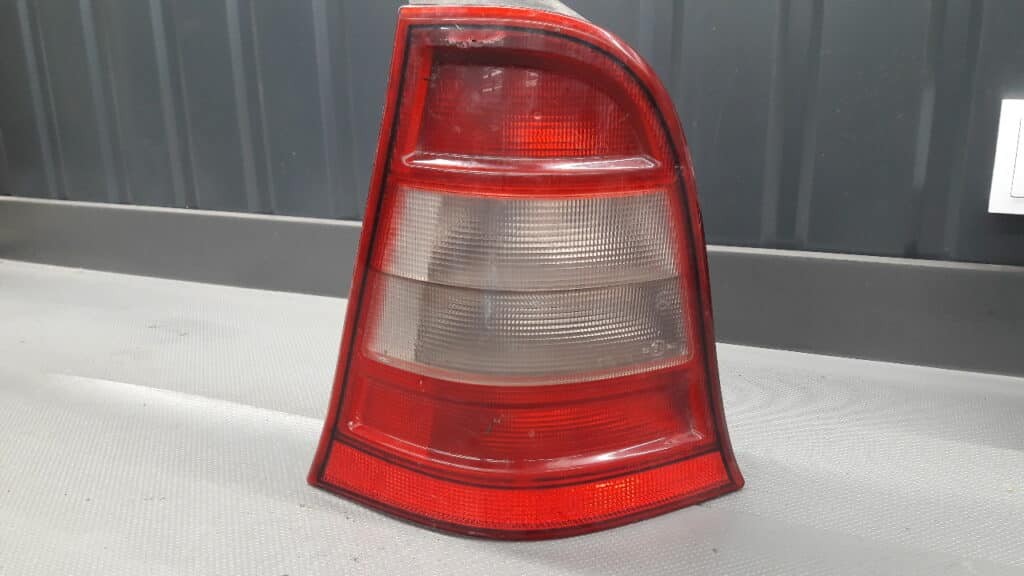 1688200564L Lampa lewy tył Mercedes W168