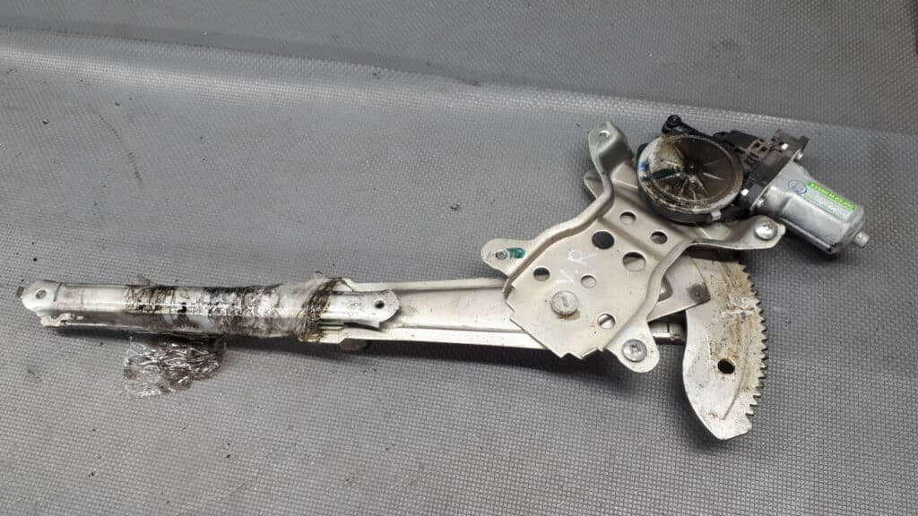 SR262100-3400 mechanizm szyby prawy przód Suzuki Alto