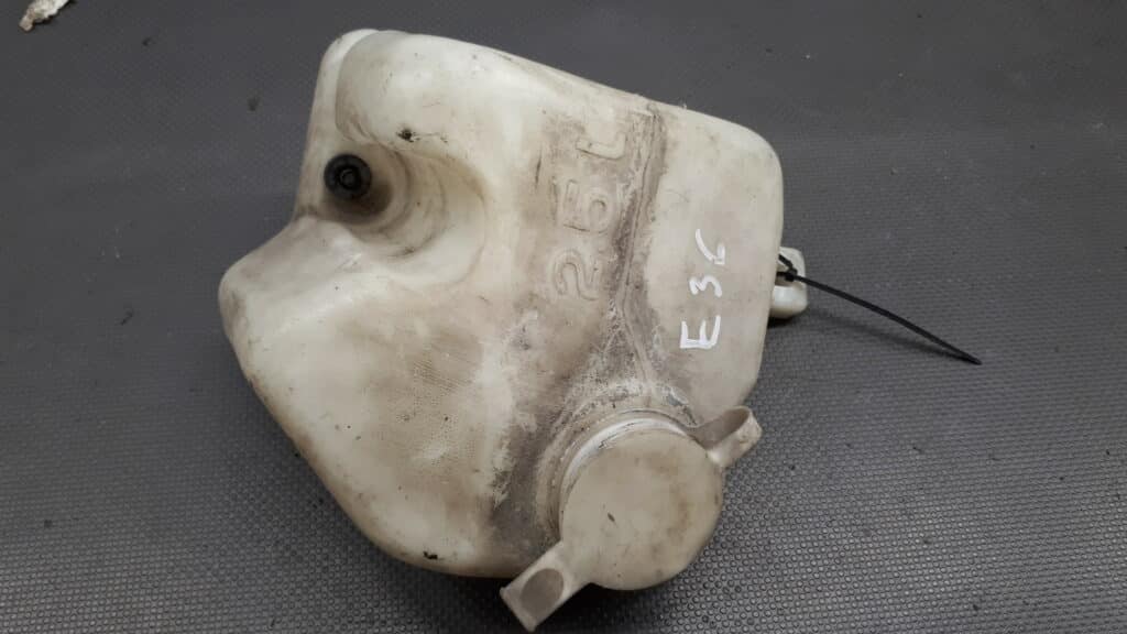 8378724 zbiornik spryskiwaczy BMW E36