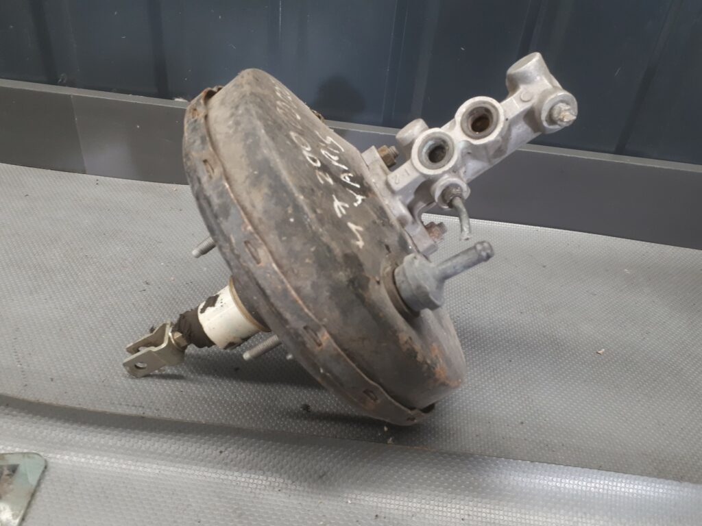 0204021918 TOYOTA YARISS serwo pompa hamulcowa