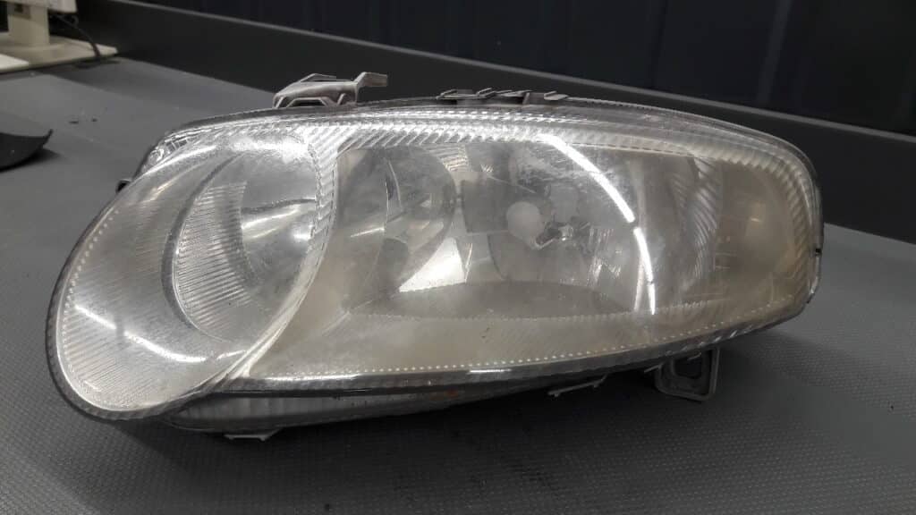 465565640 reflektor lewy Alfa Romeo 147