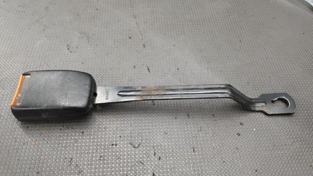 893857755c zapiecie pasa zapinka prawy przod  audi 80 b4