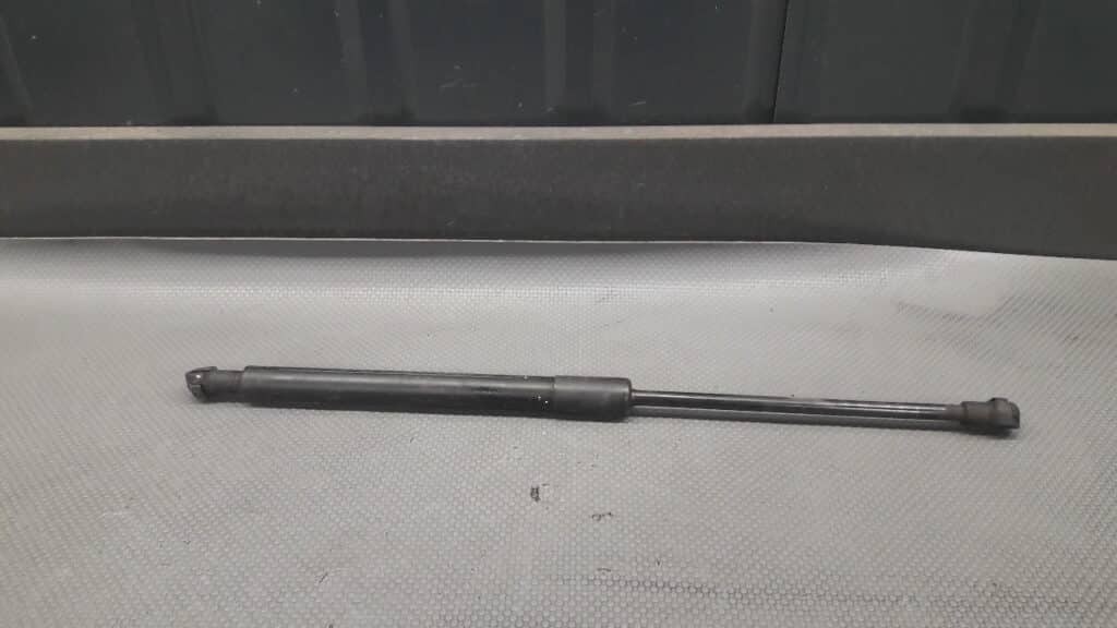7060550 silownik maski BMW E90 E91