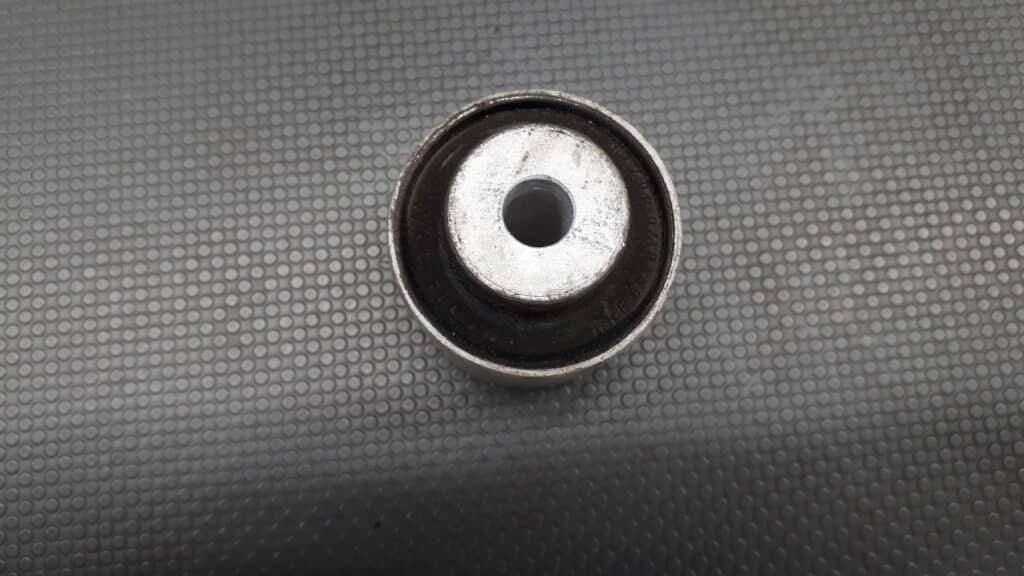 4N0407515 Tuleje wahacza AUDI A4 B9