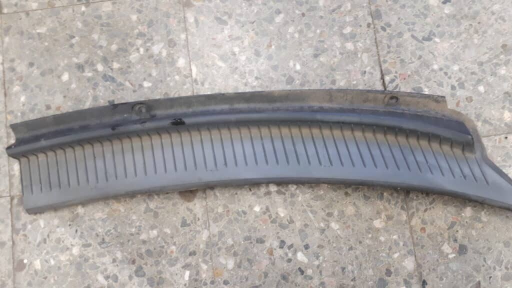 0K55250736 podszybie prawe Kia Carnival I