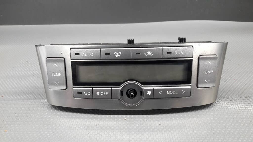 MB146570-0793 Panel Klimatyzacji Toyota Avensis