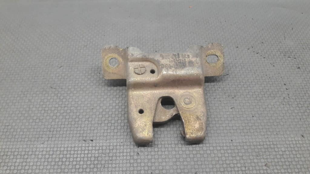 533827505 zamek klapy bagaznika VW Scirocco I