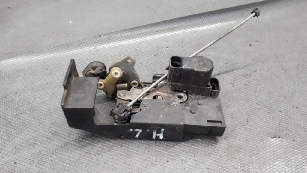 Zamek drzwi lewy tył alfa Romeo 156 6pin