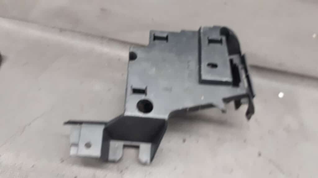 8237134  Osłona pasa tył prawy BMW E46