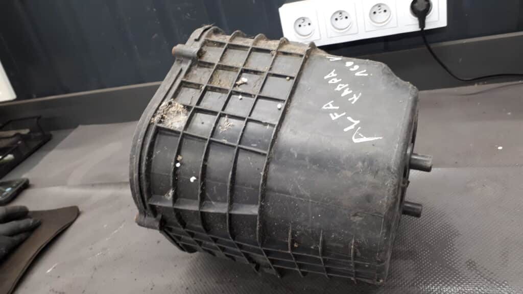 60606821 obudowa filtra powietrza alfa romeo 166